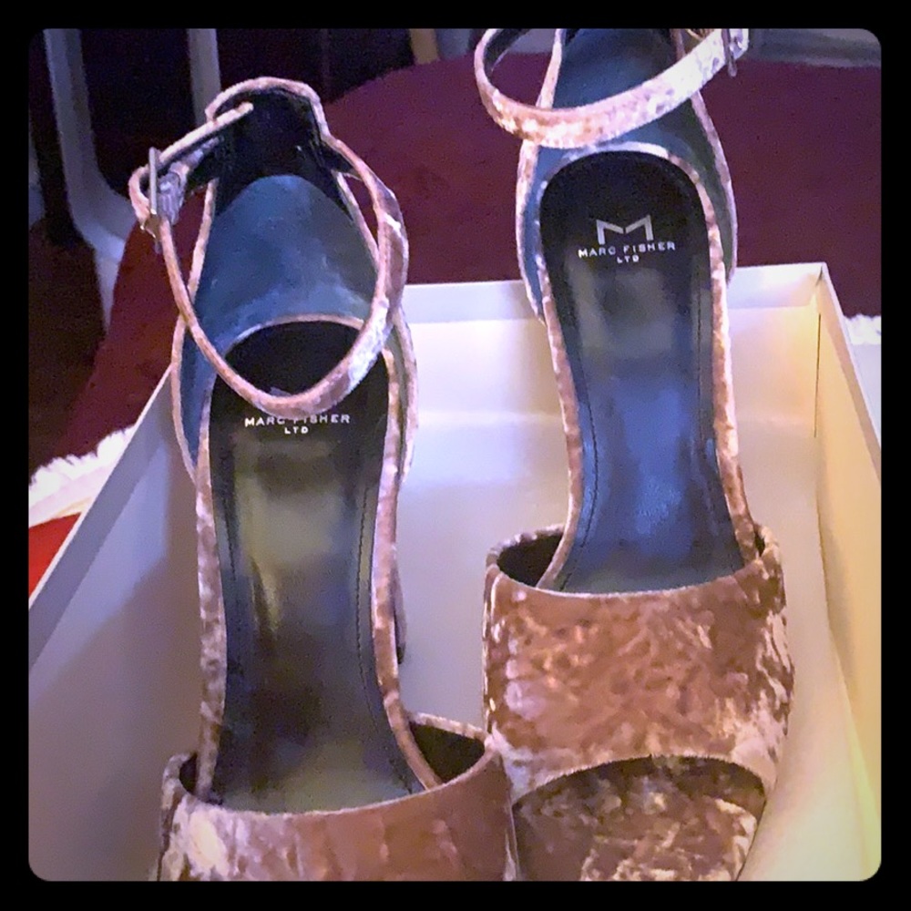Marc Fisher women shoes size 7